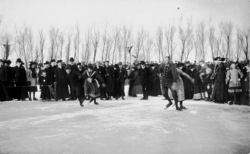 Bij schaatsen denk je misschien direct aan een Nederlandse traditie. Klopt dit wel?