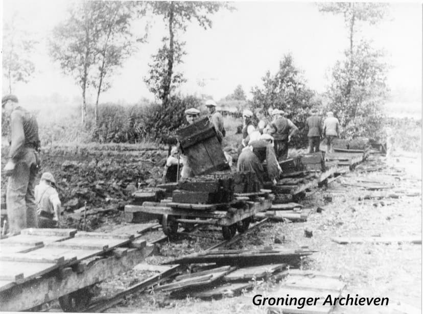 Rond 1900 leefden veenarbeiders in Friesland, Groningen en Drenthe onder schrijnende omstandigheden